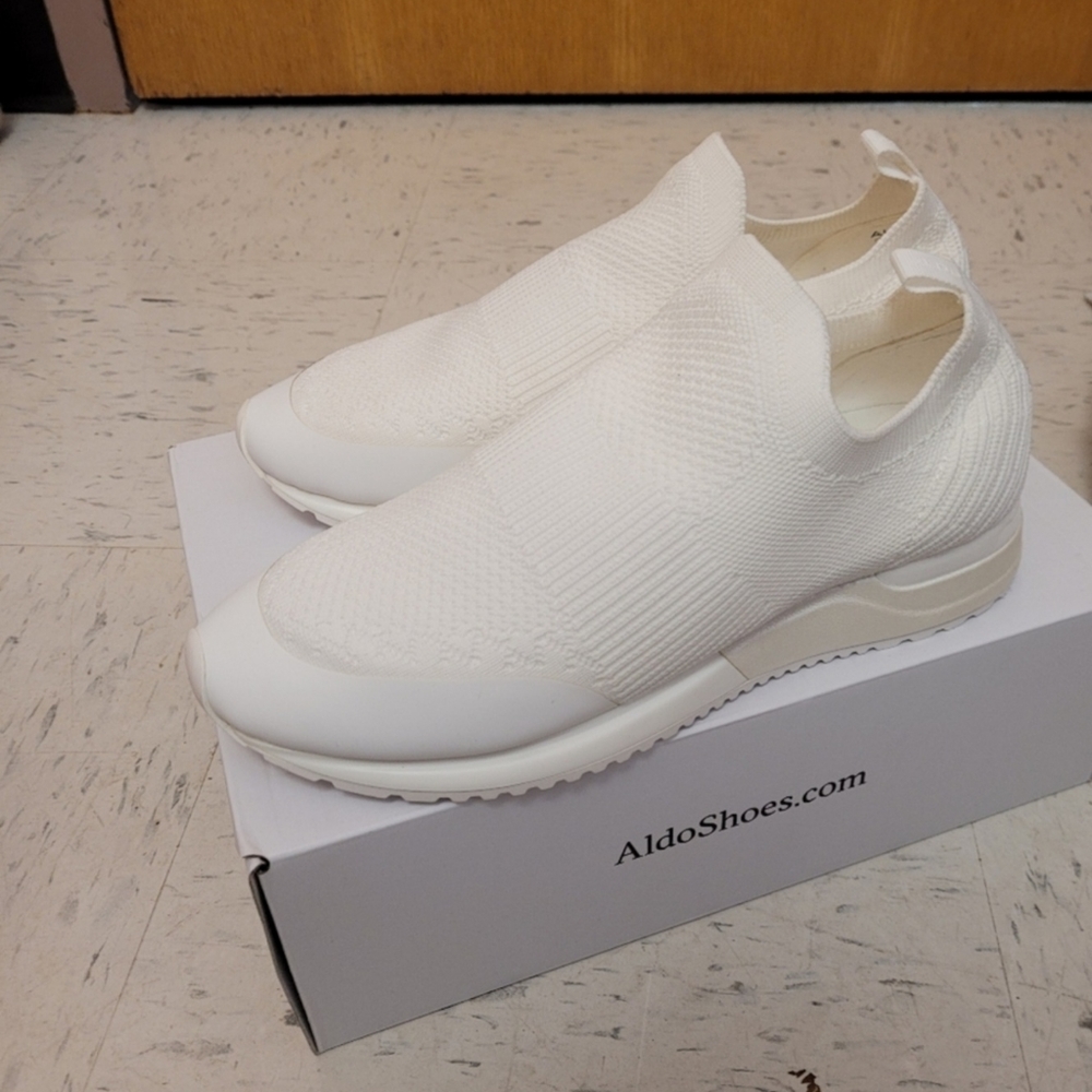 NWOT Aldo White Laceless Sneakers